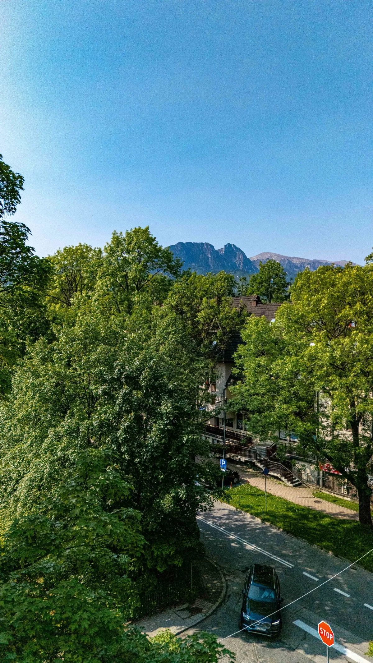 Giewont nad ulicą Gimnazjalną